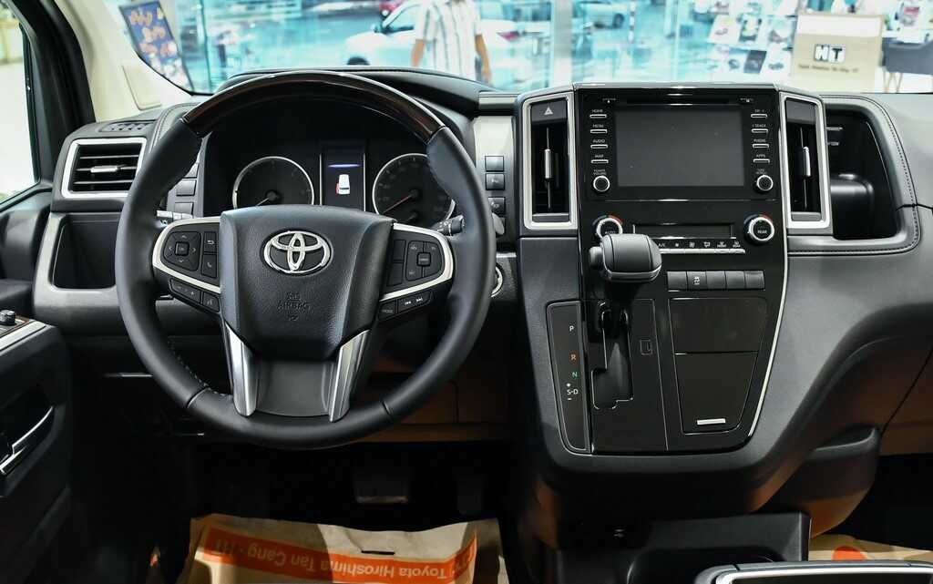 Chi tiết Toyota Granvia 2021 kèm giá bán.