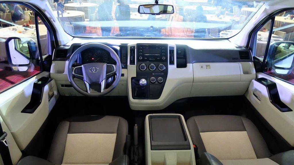 Chi tiết Toyota Hiace 2021 kèm giá bán.