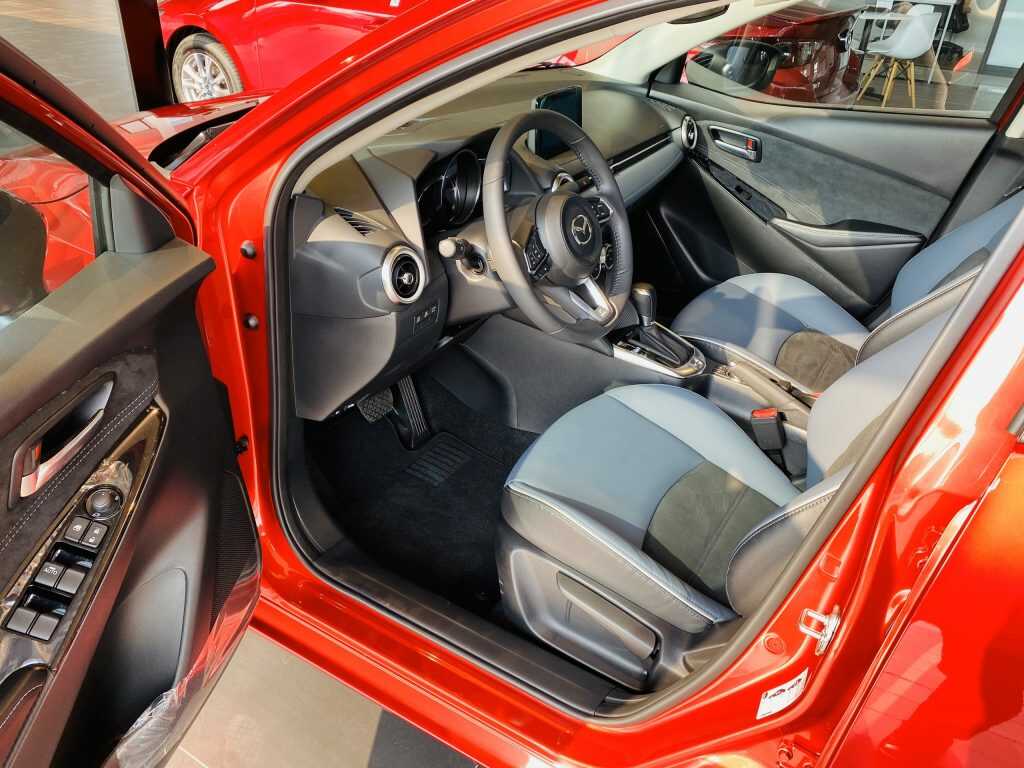 Giá xe Mazda 2 Sedan 2021 kèm thông số kỹ thuật.