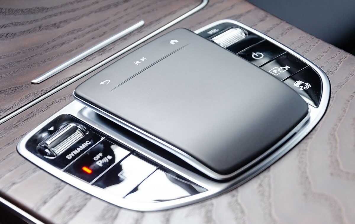 Giá xe Mercedes Benz GLC 200 2022 kèm thông số kỹ thuật.