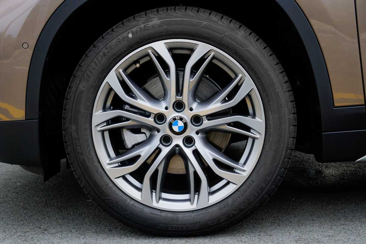 Giá xe BMW X1 mới nhất 2022 kèm thông số kỹ thuật.