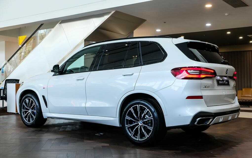 Giá xe BMW X5 M Sport mới nhất 2022.