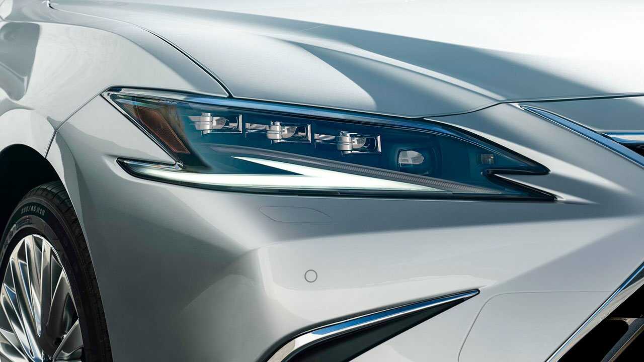 Giá xe Lexus ES250 mới nhất năm 2022.