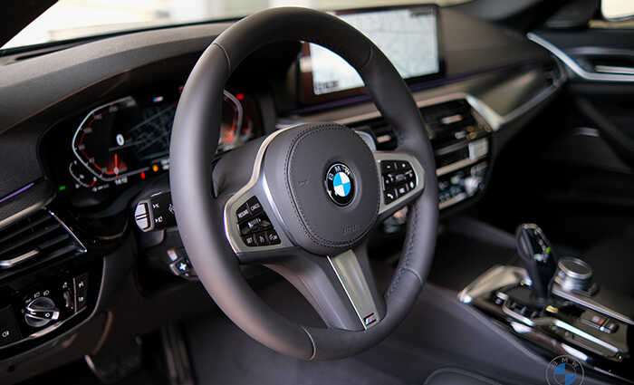 Giá xe BMW 530i mới nhất kèm thông số kỹ thuật.