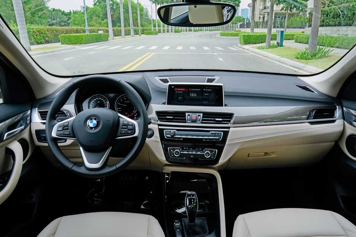 Giá xe BMW X1 mới nhất 2022 kèm thông số kỹ thuật.