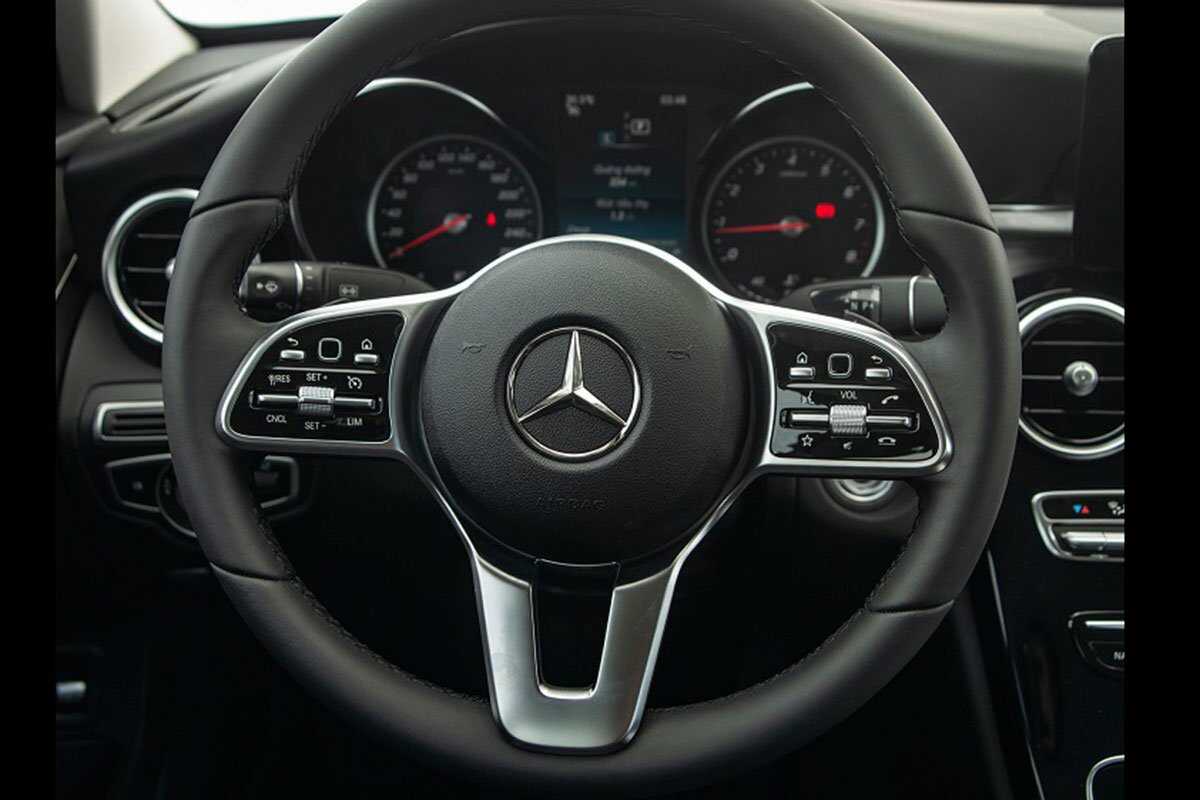 Giá xe Mercedes Benz C180 kèm thông số kỹ thuật.