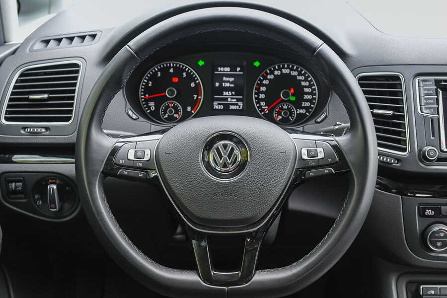 Giá xe Volkswagen Sharan mới nhất năm 2022.