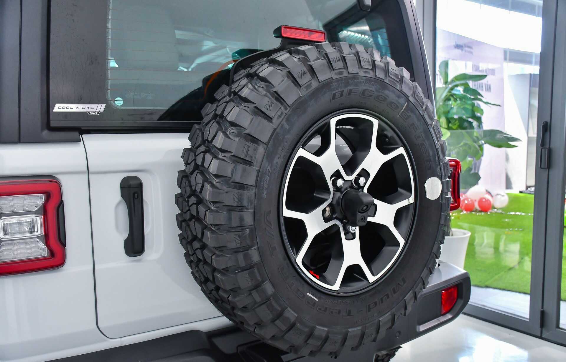 Chi tiết Jeep Wrangler Rubicon 2 cửa kèm giá bán mới nhất 2022.