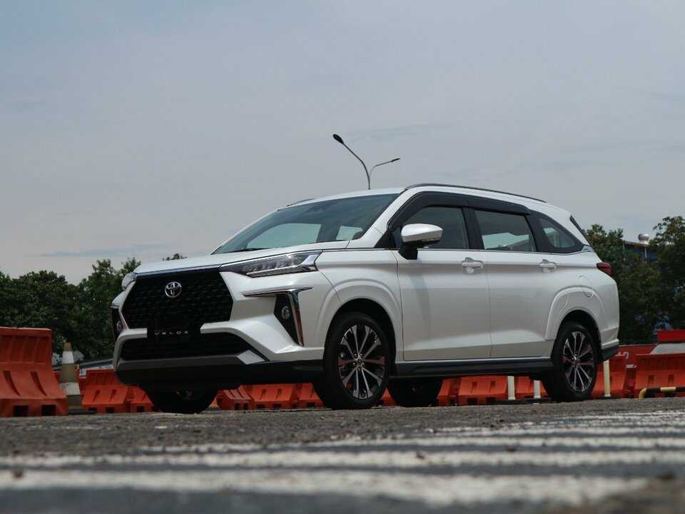 Giá lăn bánh Toyota Veloz 2022 kèm đánh giá chi tiết.