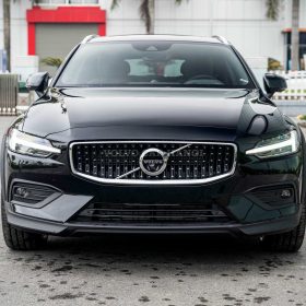 Giá xe Volvo V60 2022 kèm đánh giá chi tiết.