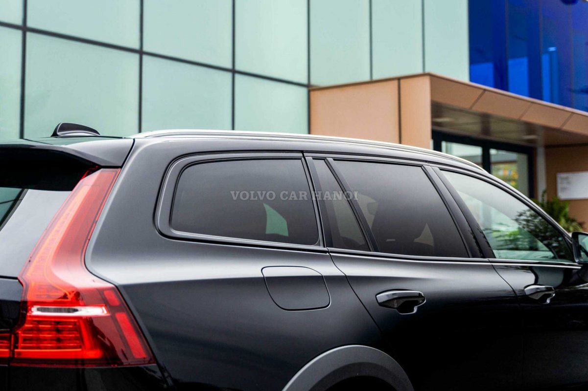 Giá xe Volvo V60 2022 kèm đánh giá chi tiết.